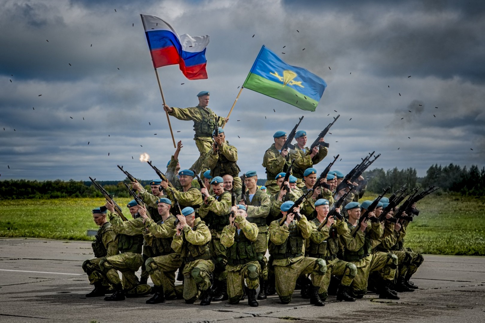 Сумы войска. Воздушно-десантные войска (ВДВ) РФ. ВДВ воздушные десантные войска. ВДВ РФ 2023. Флаг военно десантных войск России.