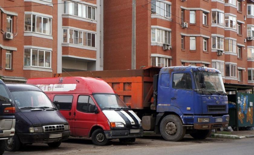 Движение транзитного транспорта во дворах